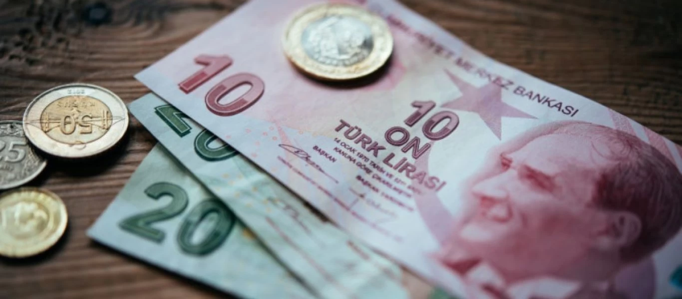 Τουρκία: «Κατρακυλάει» η λίρα